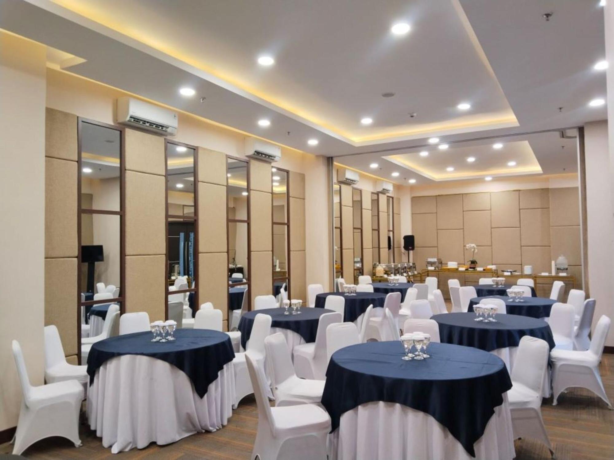 Cordova Suites 세마랑 외부 사진